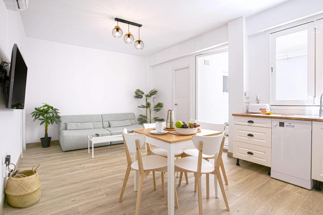 מאלגה Precioso Apartamento Con Patio מראה חיצוני תמונה