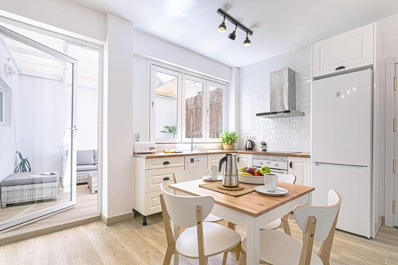 מאלגה Precioso Apartamento Con Patio מראה חיצוני תמונה